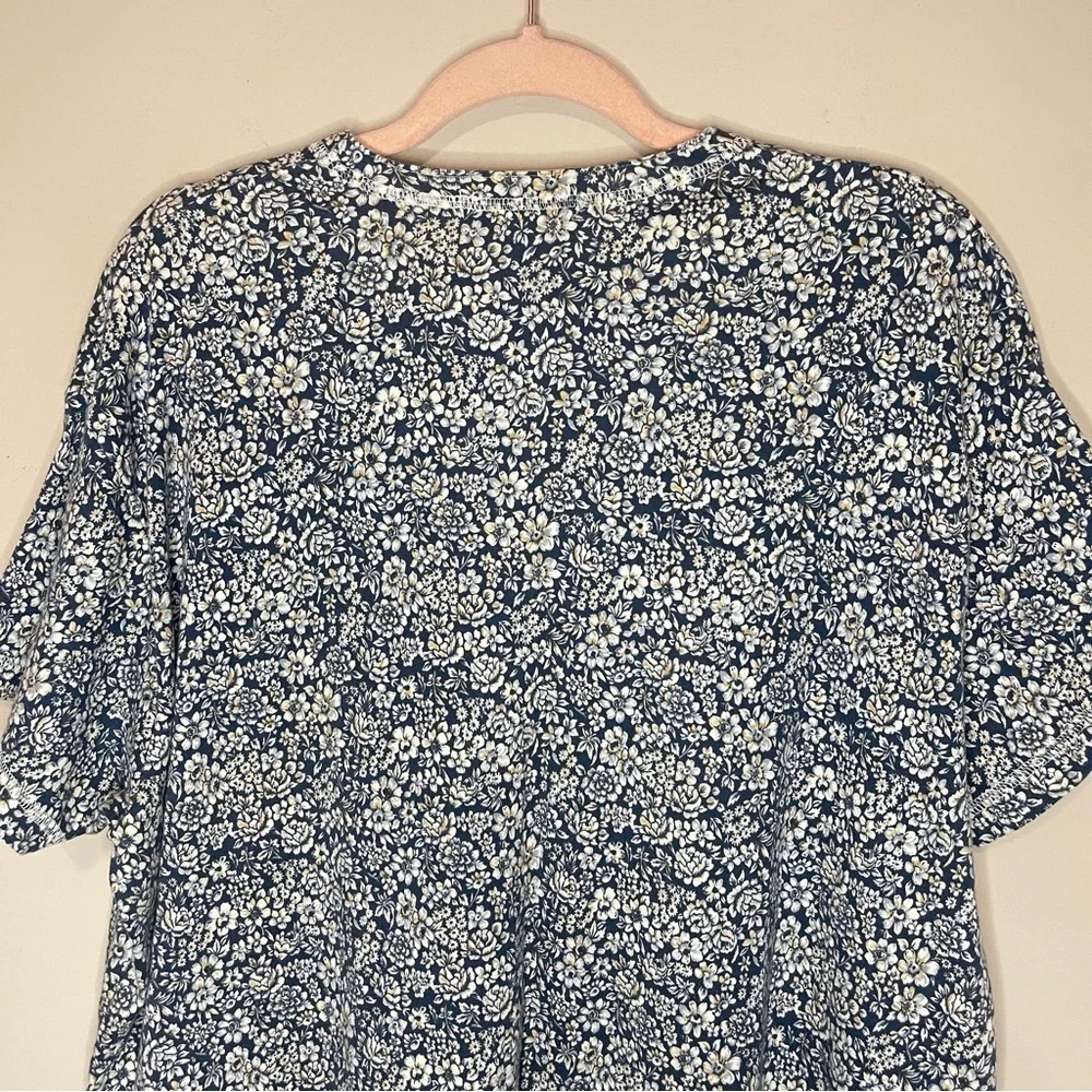 EDDIE BAUER Floral V-Neck Button Front Tee, XXL